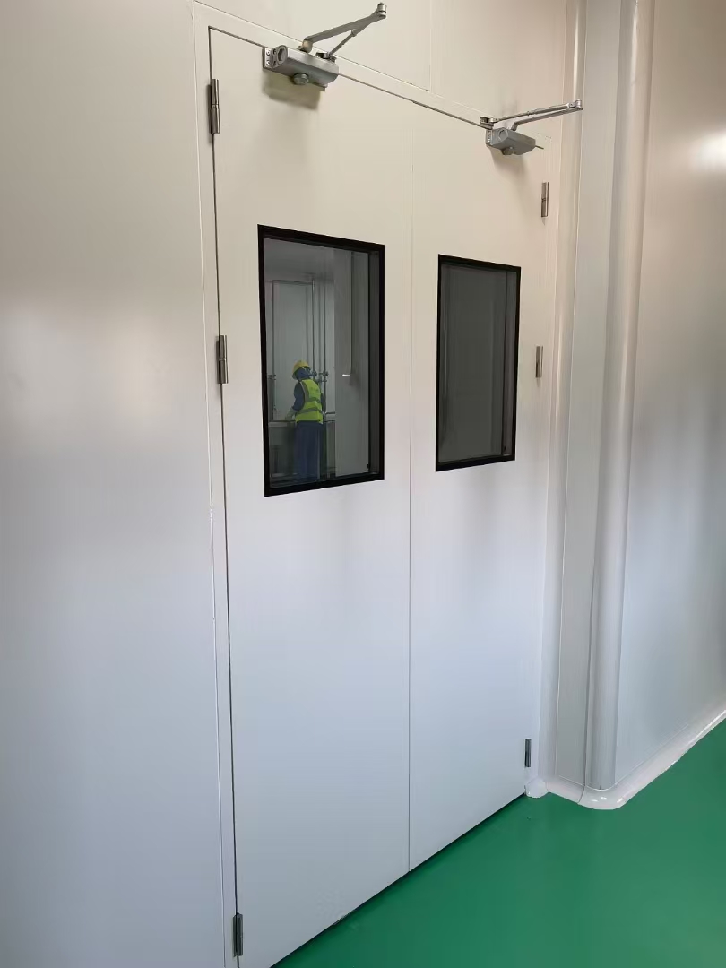 Sliding doors/swing doors